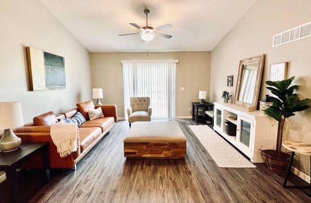 Modern & Charming Home near Village Pointe 🛍