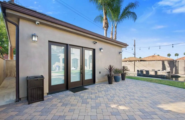 Modern Chic Guest House in Burbank Hills