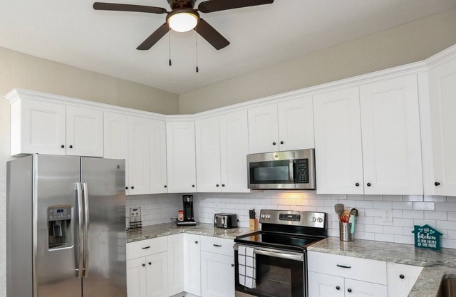 Modern Chic’s Corner 4Beds 2baths w/Grill