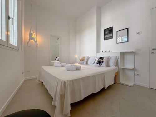 Modern City Apartment by Host Hero