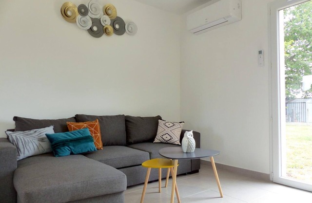 Modern comfort between city and countryside, 2 BR, terrace, large garden, close to Vichy