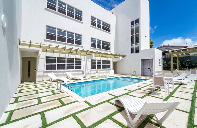 Modern Condo with Resort Pool Near Beach - Coral Beach 107