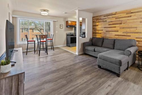 Modern Cozy 2b apt in Shelby Twp