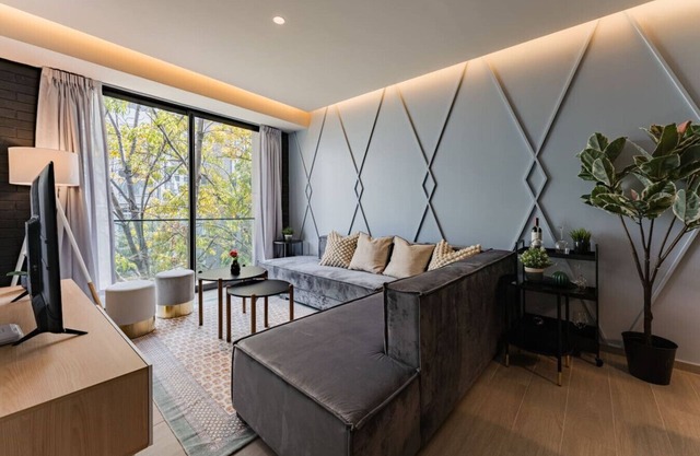 Modern Del Valle Apartment Near Hospital - Parking Included