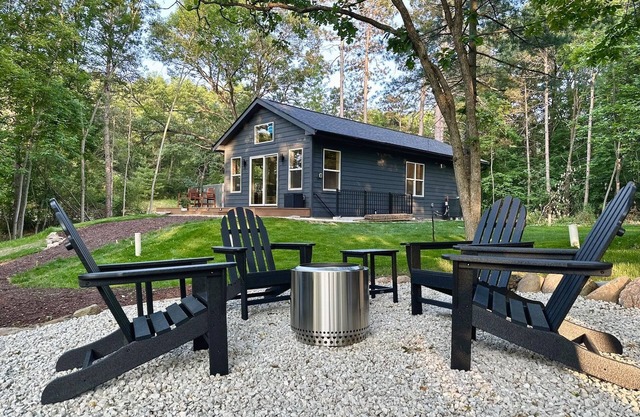 Modern Design - Fire Pit - Lake Access