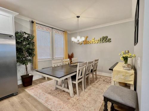 Modern Downtown Home Brand New Great Location