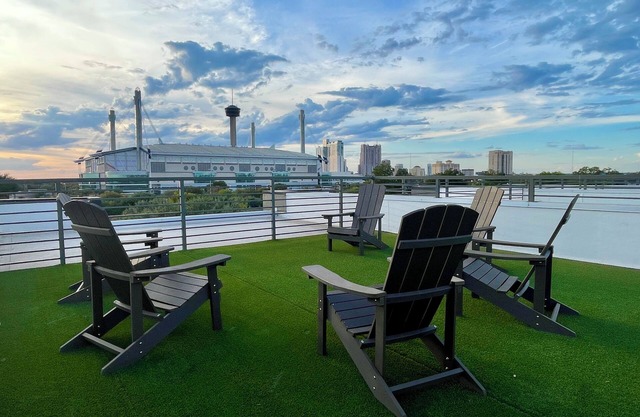 Modern downtown San Antonio rooftop townhouse with stunning Alamo dome views! Each bedroom has a private bath, plus 3 parking spots w/dedicated workspace. Walk to River Walk & Enjoy skyline views from your private rooftop terrace!