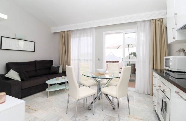 Modern duplex 6307 - great facilities onsite