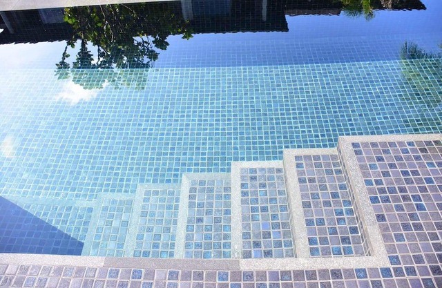 Modern duplex apartment on the beach with direct pool access