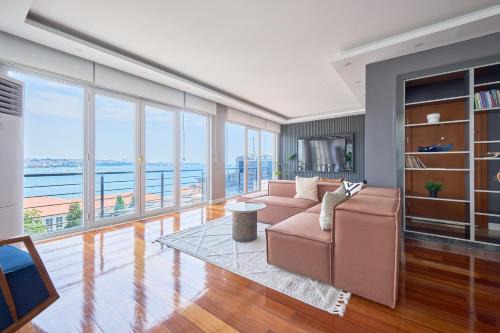 Modern Duplex Bosphorus View Apartment with Teracce