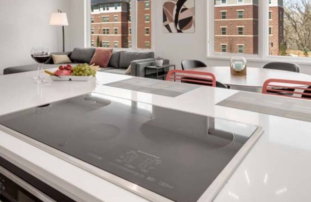 Modern Elegance on Linden – Walk/Bike Everywhere!
