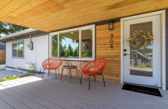 Modern Family- Friendly 4BR w/AC + Yard Near Airport