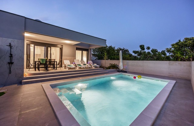 Modern Family Villa Mia with Private Pool
