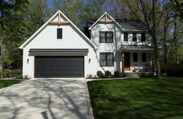 Modern Farmhouse Retreat-10 Min Walk to Lake Michigan-Hot Tub-Sauna