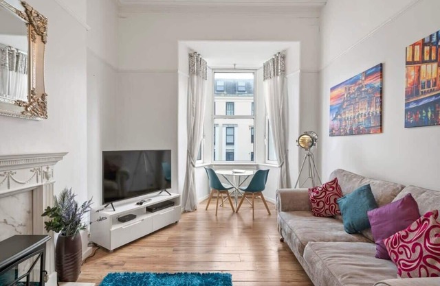 Modern Flat on The Hoe w/Private Parking