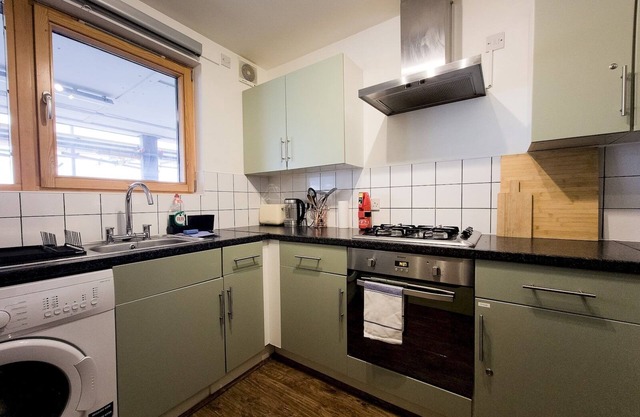 Modern Flat with Great Transport Links IPassTheKey