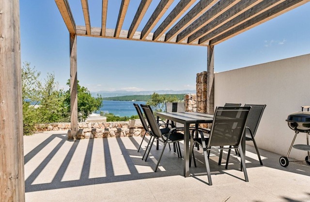 Modern Flori Apartment with sea view