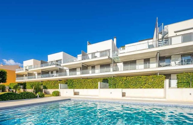 Modern ground floor apartment walking distance to the beach