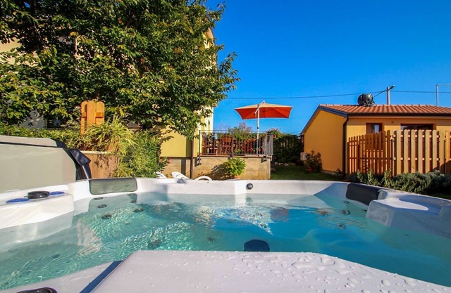 Modern holiday home with whirlpool, garden, sun loungers, barbecue