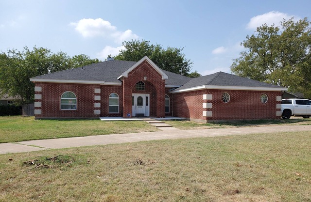 Modern Home in Excellent Location!