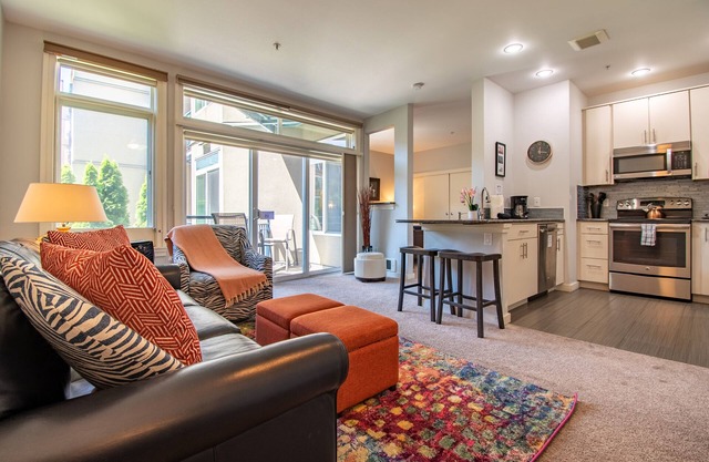 Modern Home in the Heart of Seattle! with Pool!