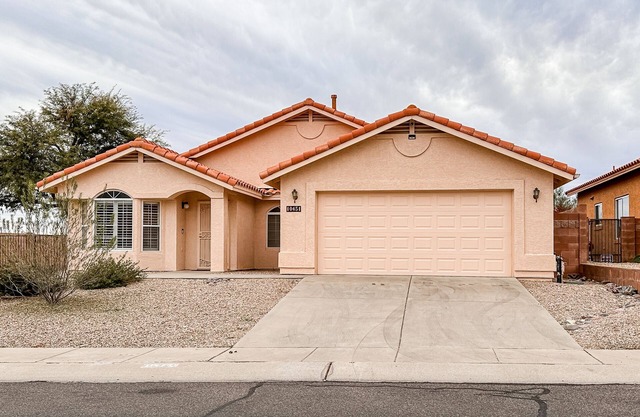 Modern Home w/Patio & Mtn Views, Golf Nearby - 9 Mi to Tucson