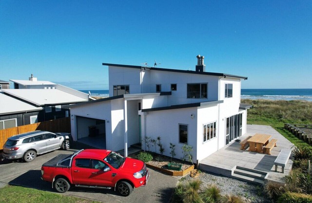 Modern Home w/Ultimate Beach Front Views