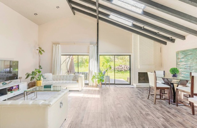 Modern Home with Chef kitchen near Mission Trail