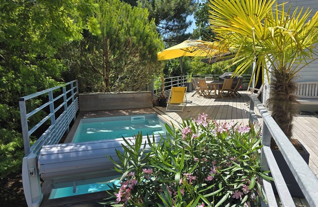 Modern house 8 persons, swimming pool, 100m from the beach