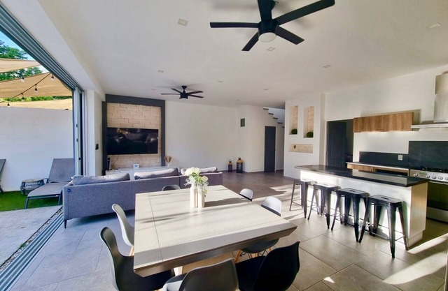 Modern house/private pool/5 min beach and 5ta