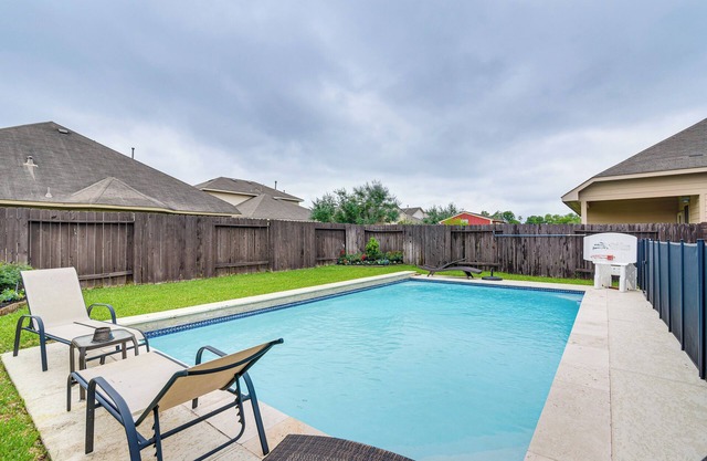 Modern Houston Home w/Patio: 12 Mi to Downtown!
