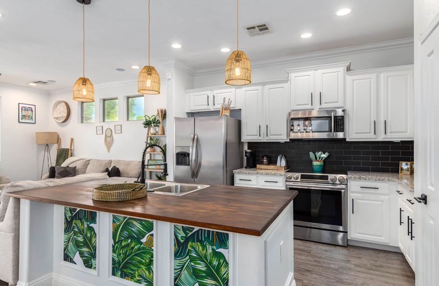 Modern Island Getaway w/Heated Pool, Bar & Gazebo