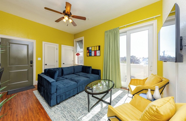 Modern King bed Haven/Free parking, Pool, Balcony