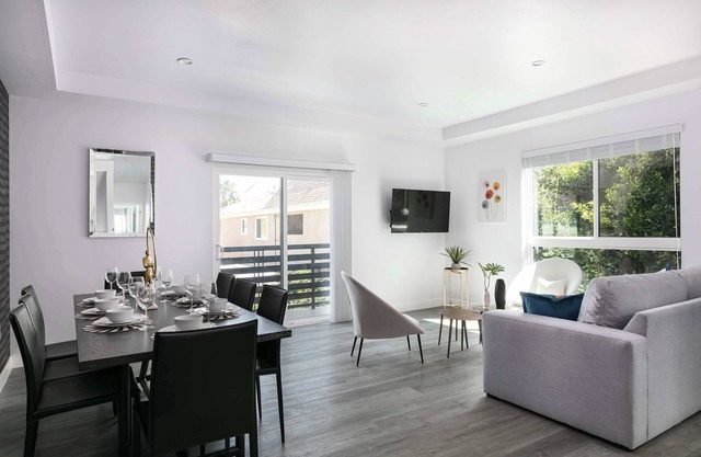 Modern LA Townhouse | Walk to Top Attractions
