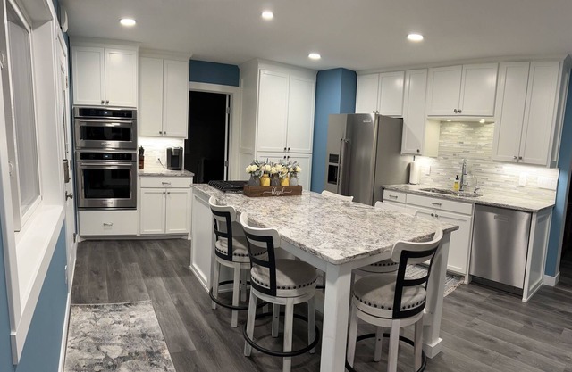 Modern Lake Home Sleeps 10 - Waterfront Property on quiet private lake