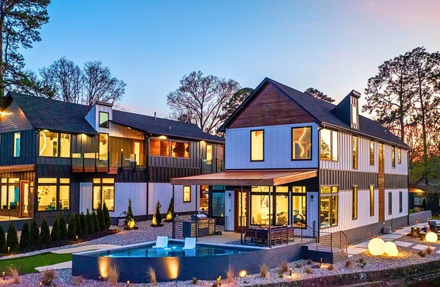 Modern Lakefront | Gorgeous Views | Sleeps 28