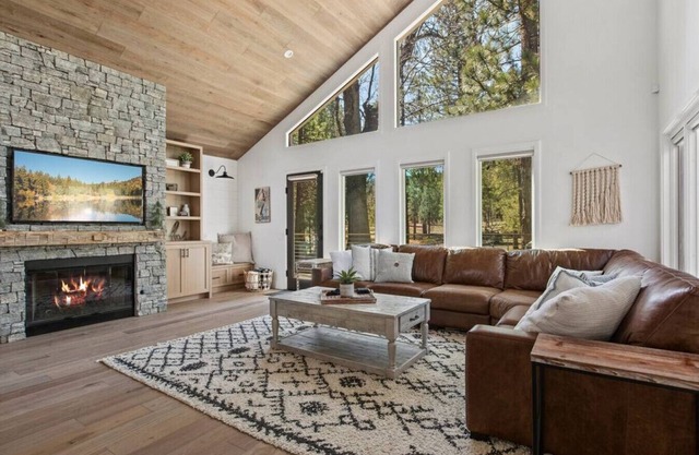 Modern lodge near the ski slopes, hot tub, games