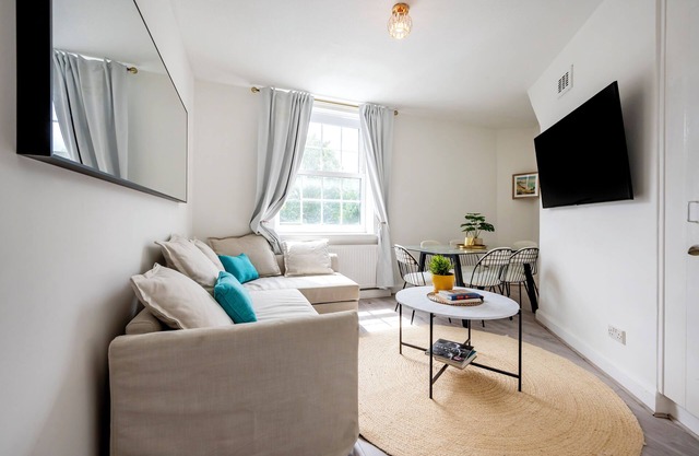 Modern London stay near Nothing Hill