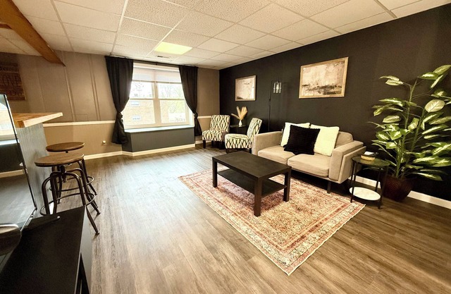 Modern Lower-Level Apartment in the Heart of Festus