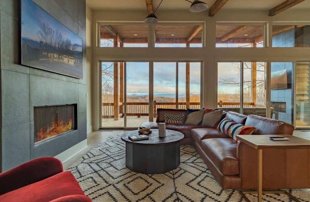 Modern Luxury Masterpiece - Mtn Views w/Hot Tub!