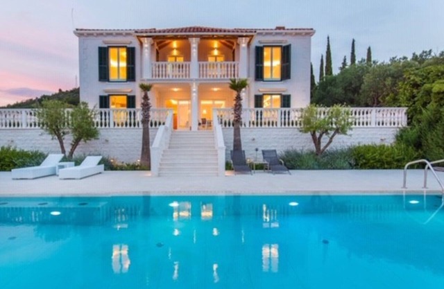 Modern Luxurious Villa