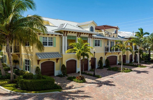 Modern Luxury Townhome near Beach/Golf/Boating