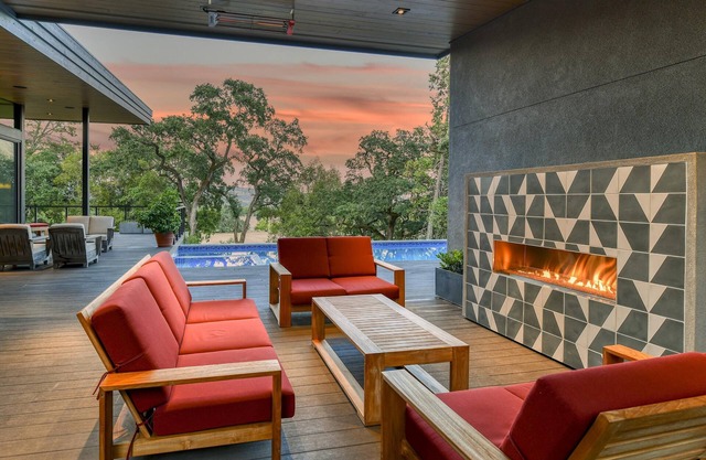 Modern Luxury Villa at base of Sonoma Mountain- Includes Wine Tasting Passport