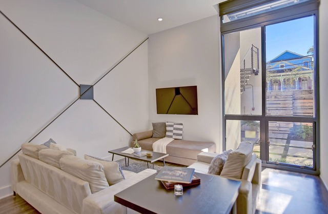 Modern Marvel 2 blocks from French Quarter & Frenchmen