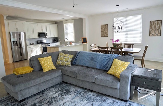 Modern Midtown home with 3 king beds