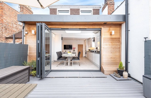 Modern Minimalist 3-Bed Duplex Apartment in York I Pass The Keys