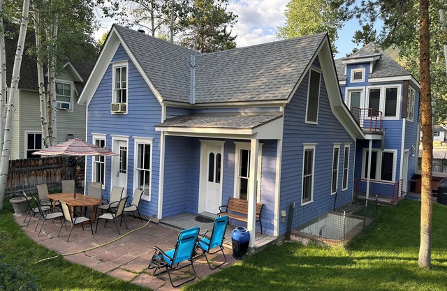 MODERN Monet Blue Aspen Victorian Whole House In Town, with Private Hot Tub!