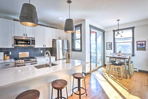 Modern Mountain Getaway, Walk to Grand Lake!