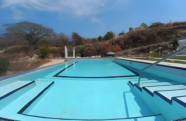 Modern Oasis Full House w/Pool