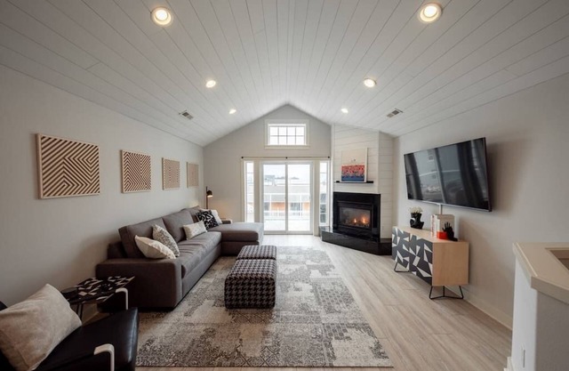 Modern Oceanview Beach House ☀ Steps To Beach